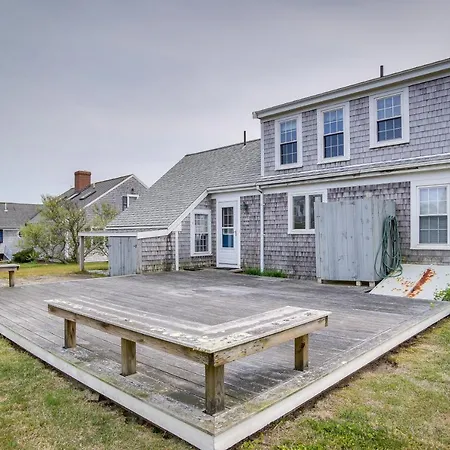Chatham Getaway With Sunroom Walk To Beach!